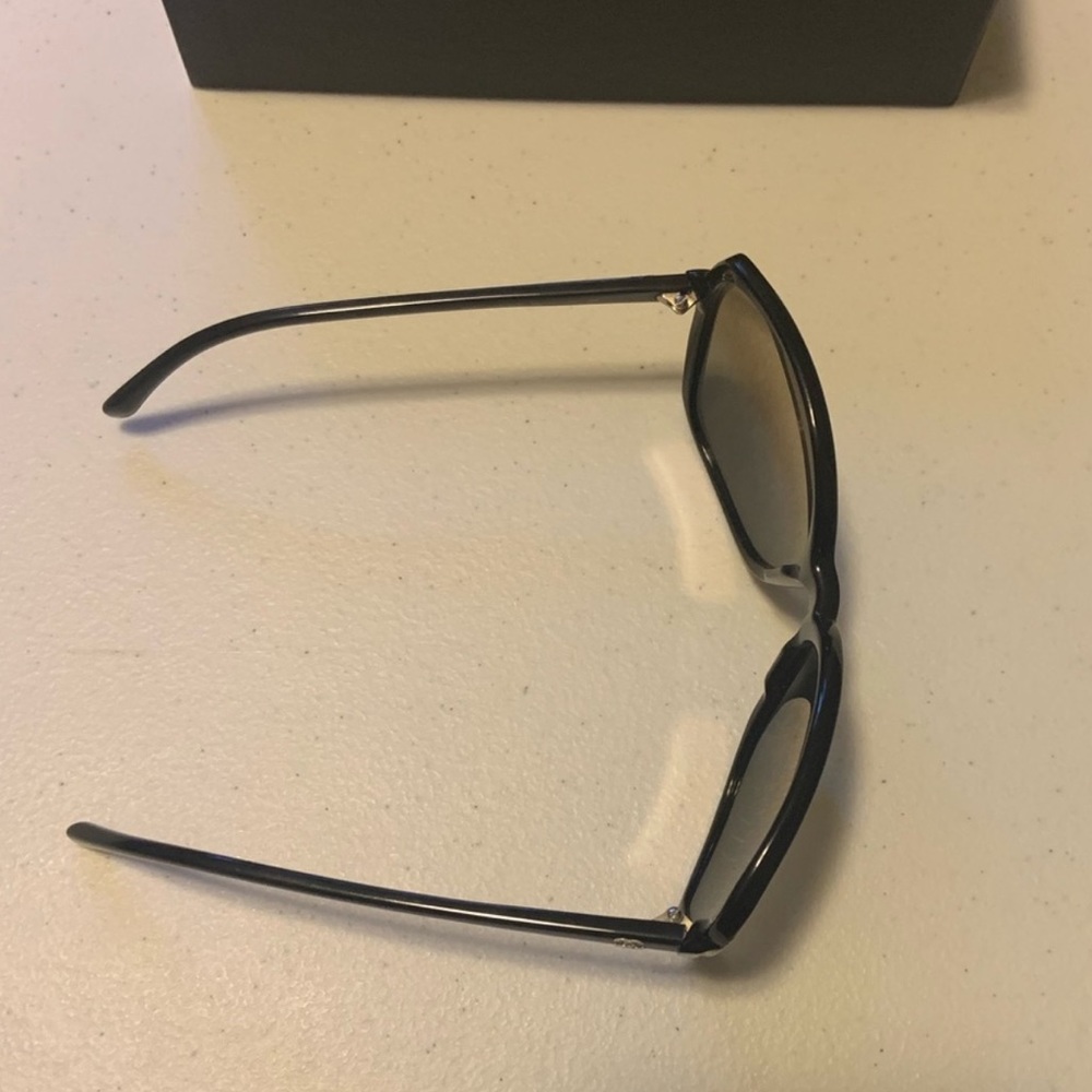 Chanel sunglasses - Picture 4 of 8